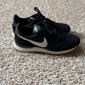 Nike internationalist sneakers